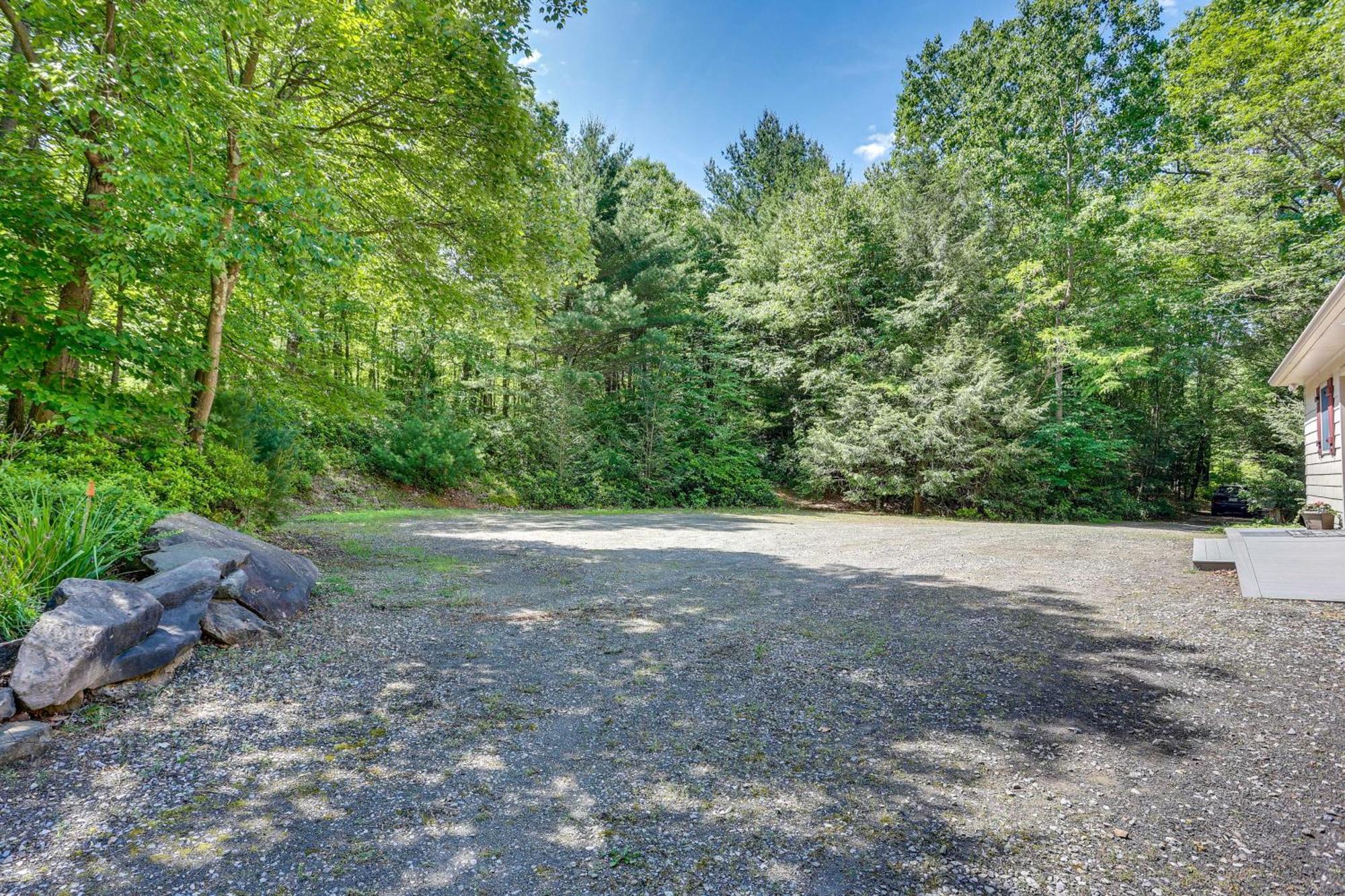 Pennsylvania Hideaway Fire Pit And Deck! Holiday home